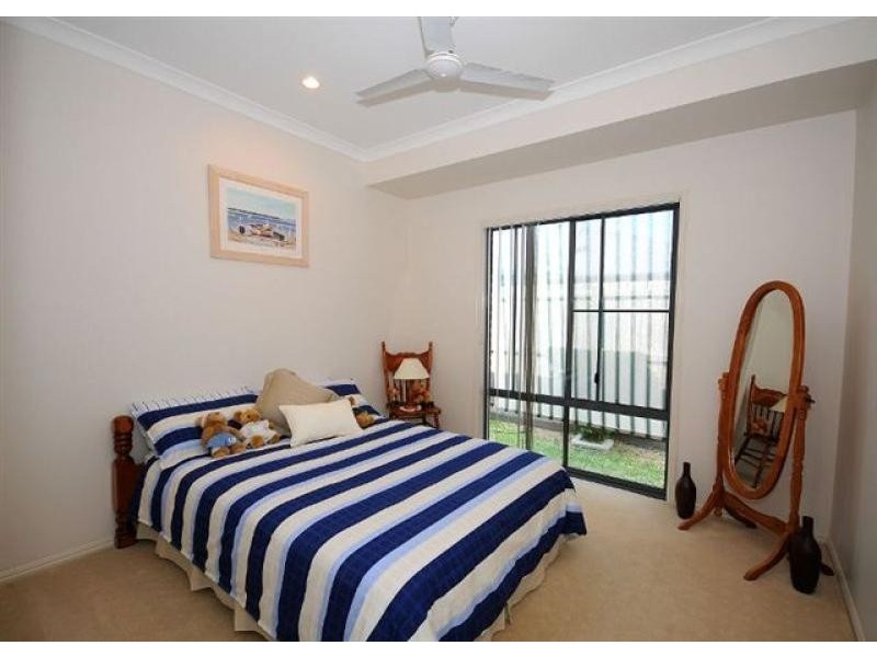 1 Montrose Close, Point Vernon QLD 4655