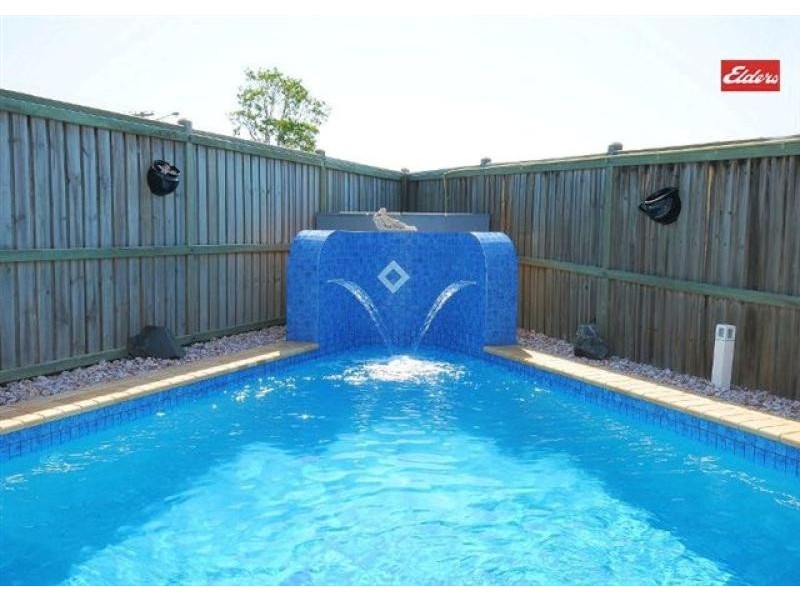 1 Montrose Close, Point Vernon QLD 4655