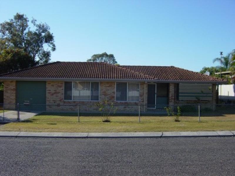 74 Limpus Street, Urangan QLD 4655