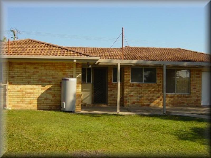 74 Limpus Street, Urangan QLD 4655