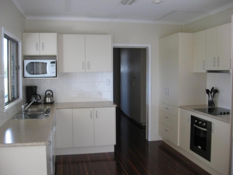 11 Bell Street, Point Vernon QLD 4655