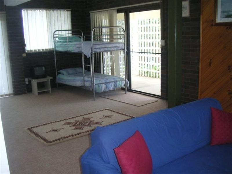 11 Bell Street, Point Vernon QLD 4655