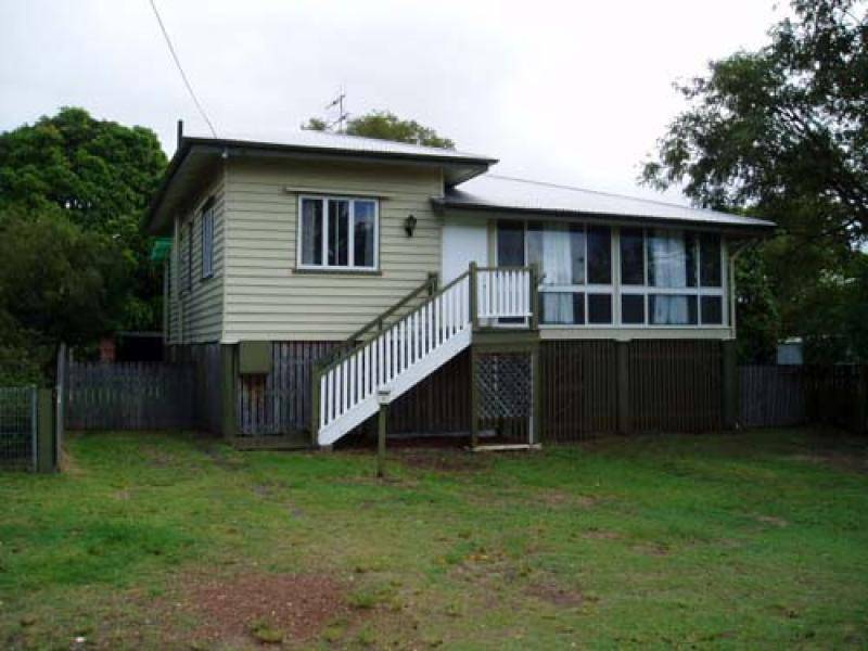 7 PINE STREET, Torquay QLD 4655