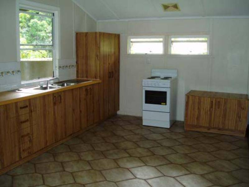 7 PINE STREET, Torquay QLD 4655