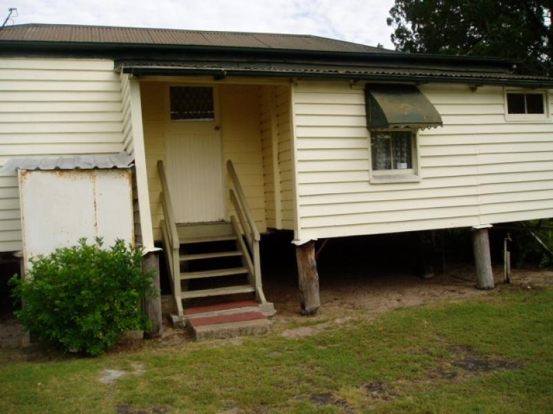 24 Ann Street, Urangan QLD 4655
