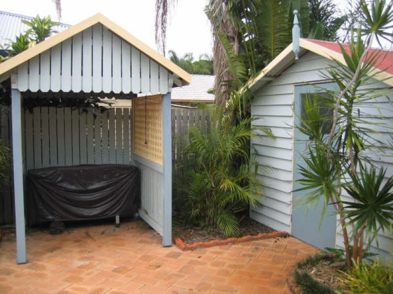 25 Robert Street, Torquay QLD 4655
