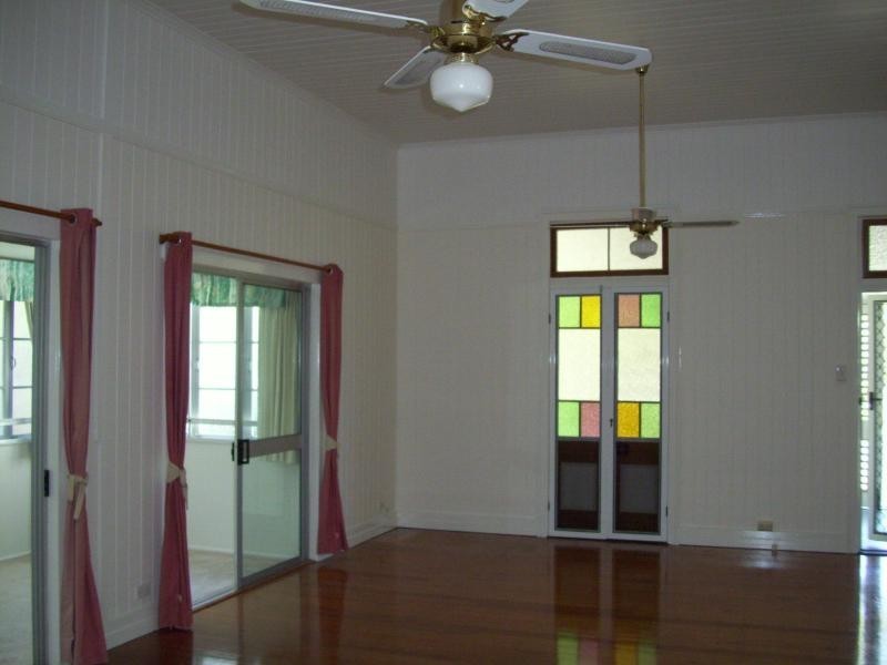 25 Robert Street, Torquay QLD 4655