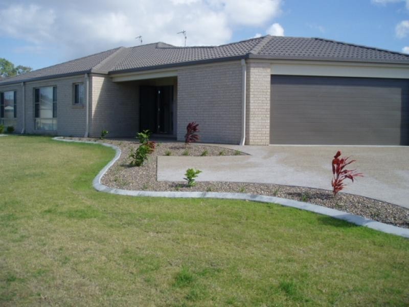 Unit 2/4 Gunsynd Way, Point Vernon QLD 4655