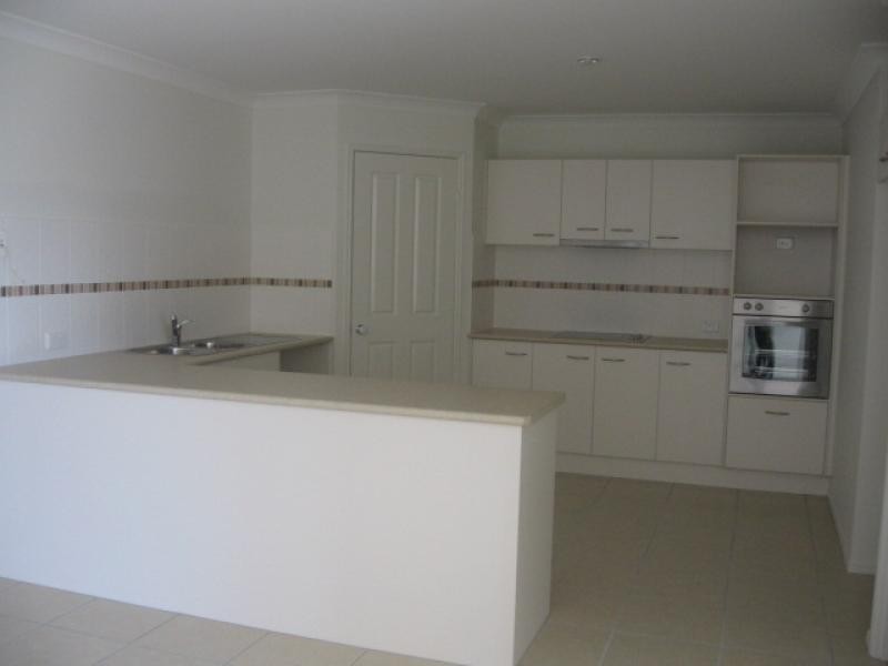 Unit 2/4 Gunsynd Way, Point Vernon QLD 4655