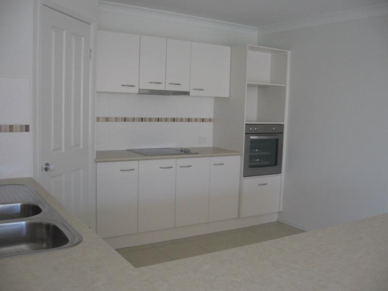 Unit 2/4 Gunsynd Way, Point Vernon QLD 4655