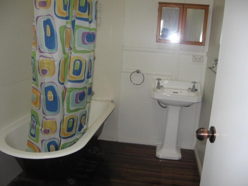 32 Pulgul Street, Urangan QLD 4655