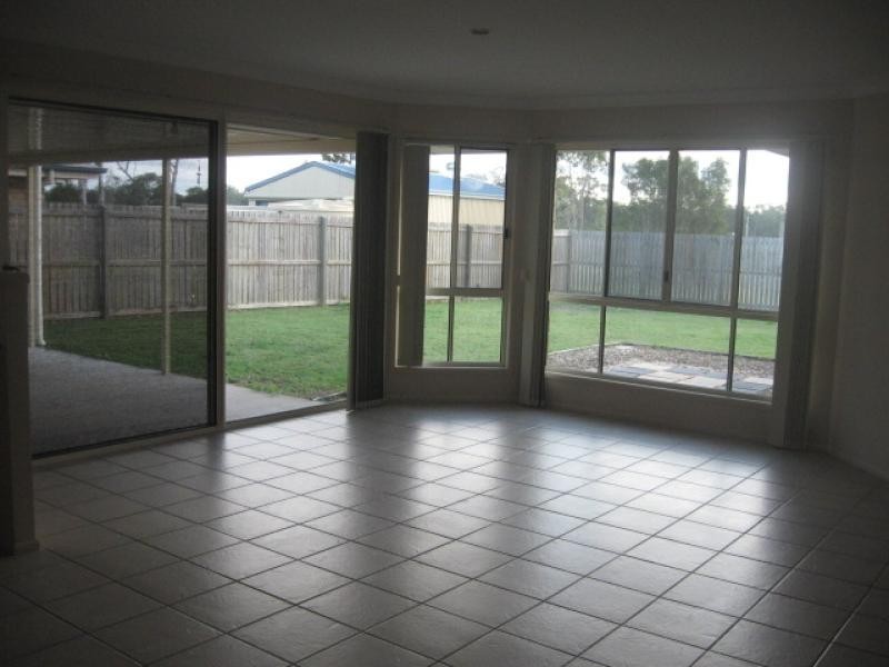 17 Archer Drive, Point Vernon QLD 4655