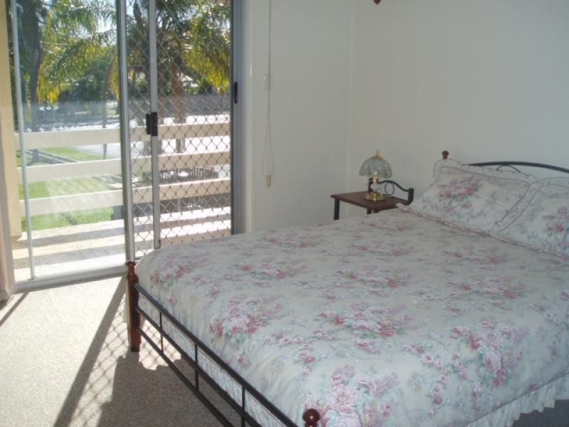1/3 King Street, Urangan QLD 4655