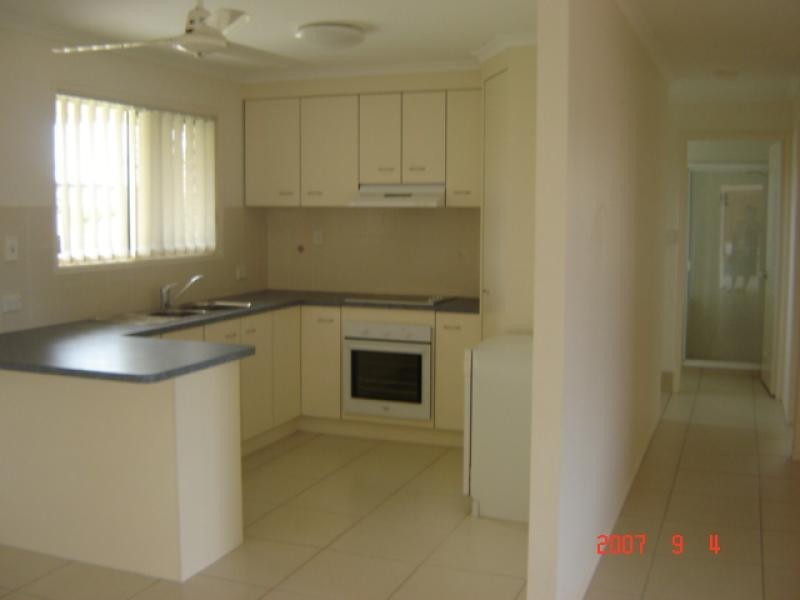 8 Genoa Court, Point Vernon QLD 4655