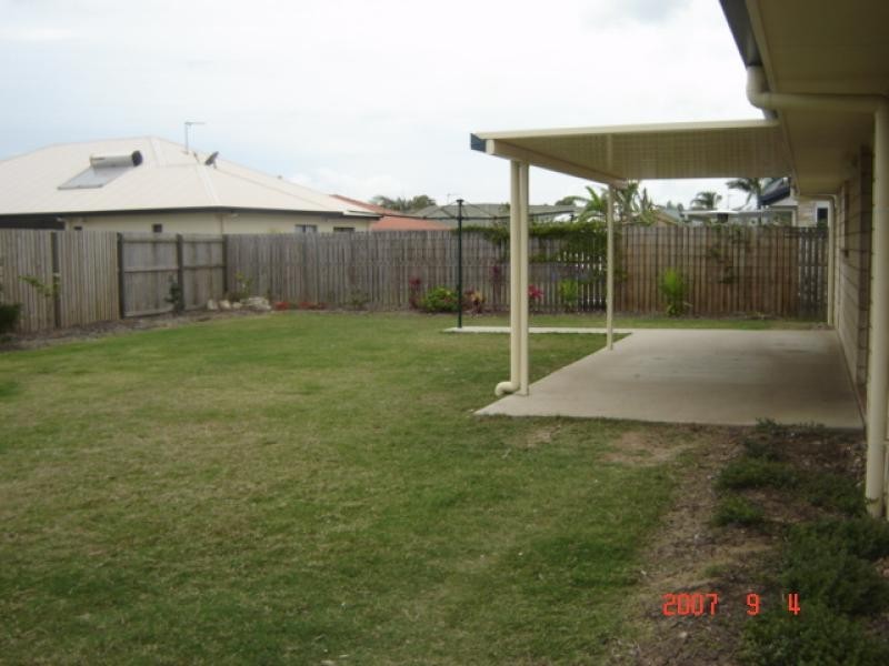 8 Genoa Court, Point Vernon QLD 4655