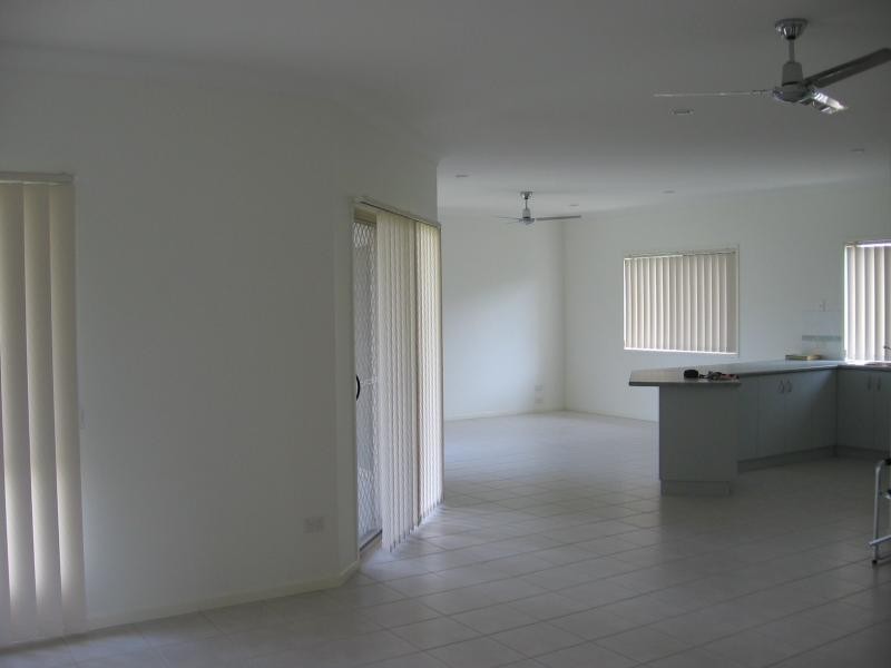 13 BARRY STREET, Torquay QLD 4655