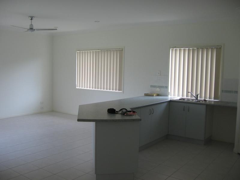 13 BARRY STREET, Torquay QLD 4655