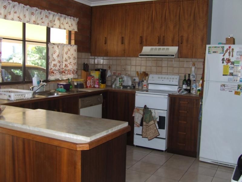 15 Sunset Crescent, Torquay QLD 4655