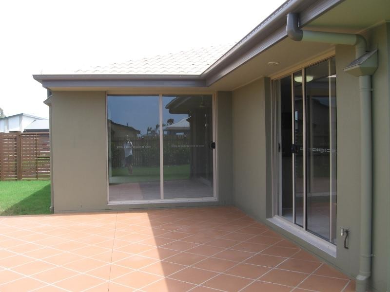 10 Captain Cook Street, Urraween QLD 4655
