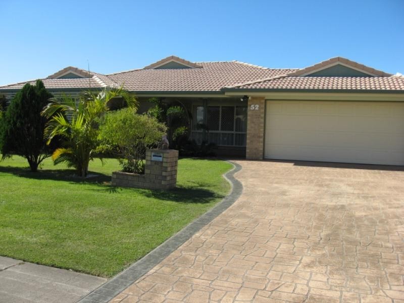 52 Moolyyir Street, Urangan QLD 4655