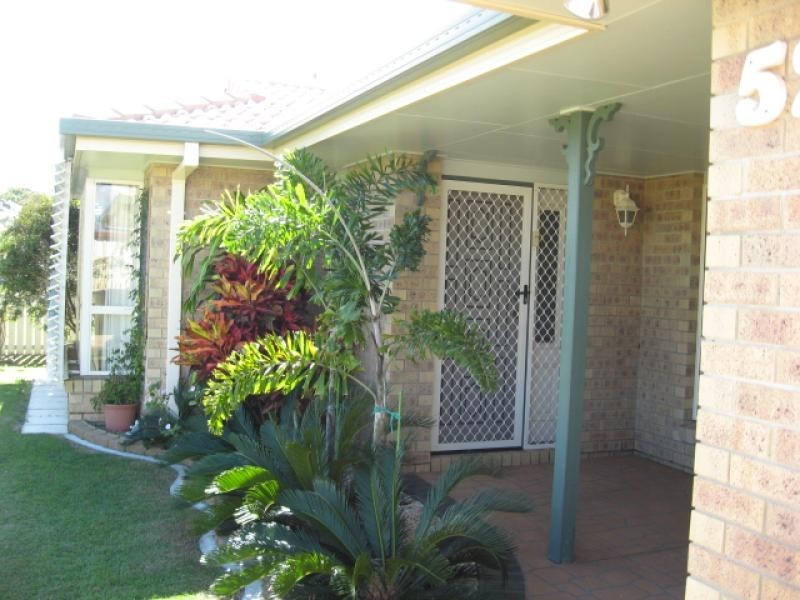 52 Moolyyir Street, Urangan QLD 4655