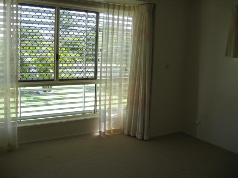 52 Moolyyir Street, Urangan QLD 4655