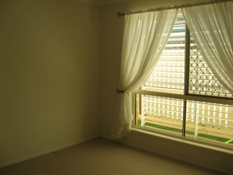 52 Moolyyir Street, Urangan QLD 4655