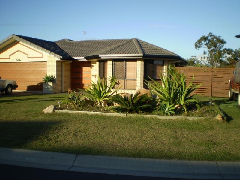 4 CONONDALE COURT, Torquay QLD 4655