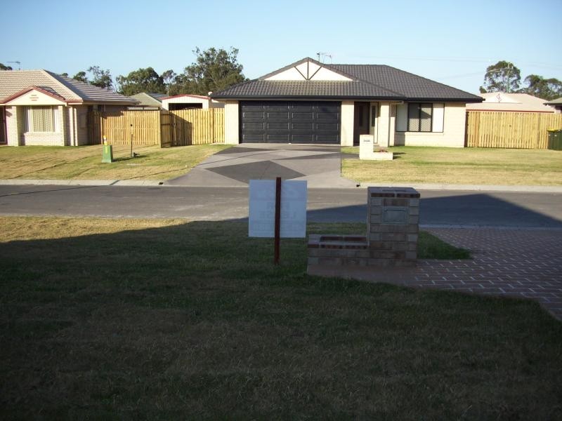 23 Topaz Circuit, Urangan QLD 4655