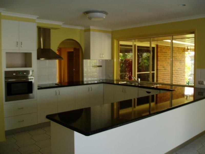 29 Moolyyir Street, Urangan QLD 4655