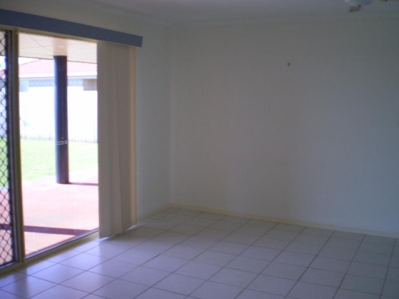 28 Bushlark Avenue, Eli Waters QLD 4655