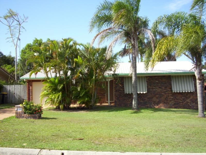 8 Vanda Street, Urangan QLD 4655