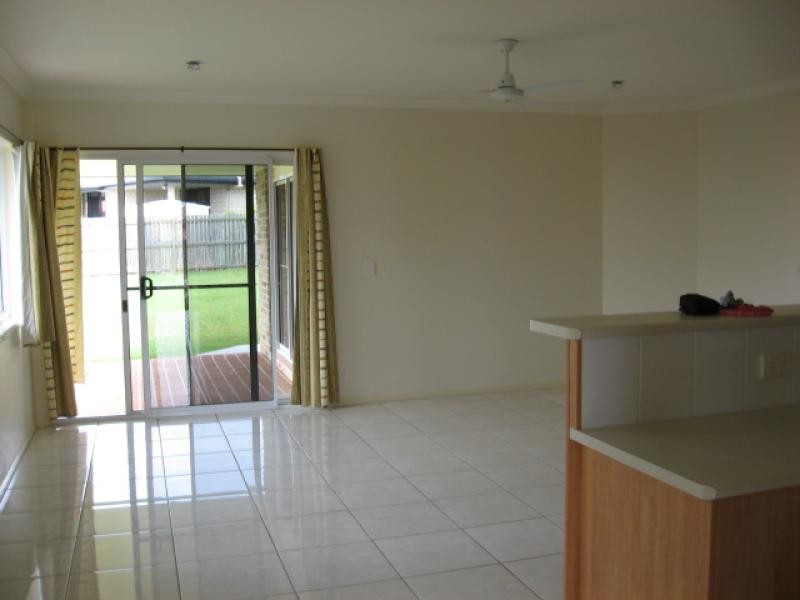 35 Heather Way, Urraween QLD 4655