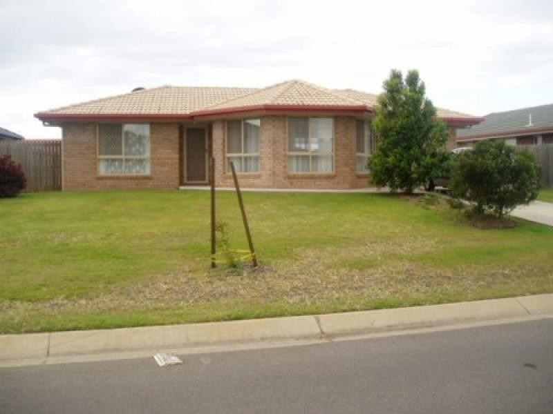 11 Elliot Court, Eli Waters QLD 4655