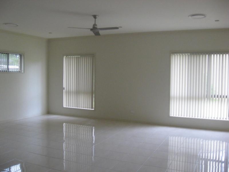 2 Collare Court, Urangan QLD 4655