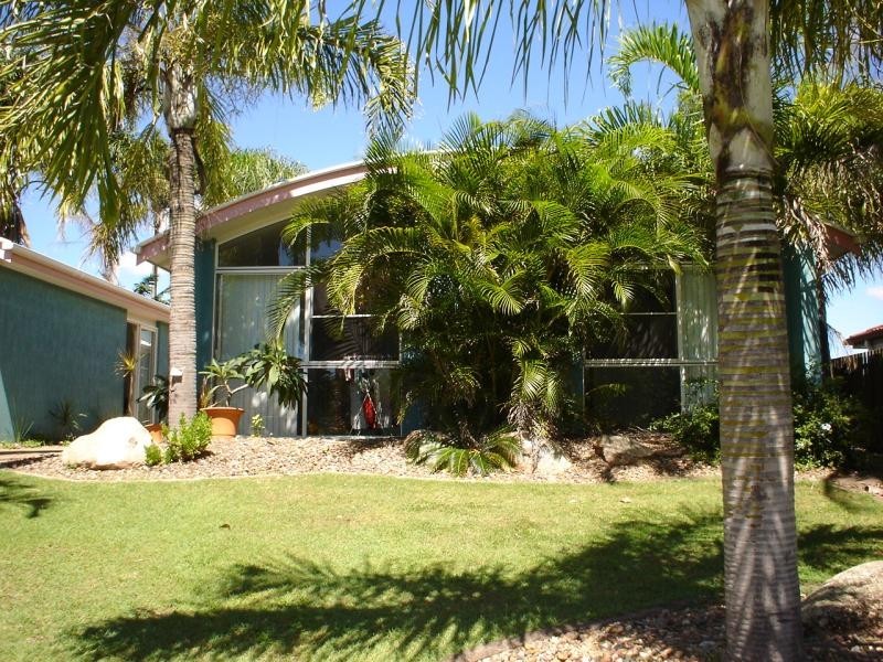9 Whimbrel Grove, Eli Waters QLD 4655