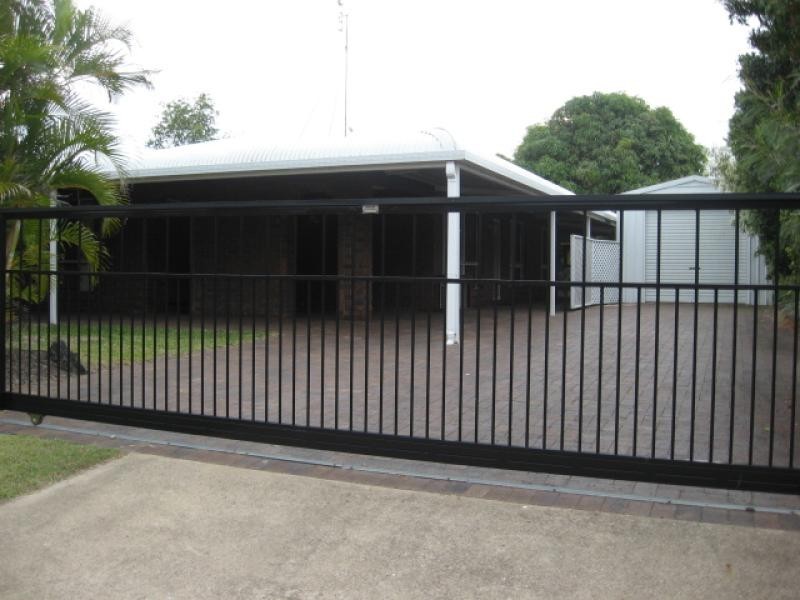 17 William Street, Urangan QLD 4655