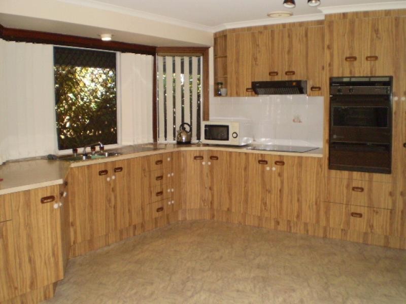 17 William Street, Urangan QLD 4655