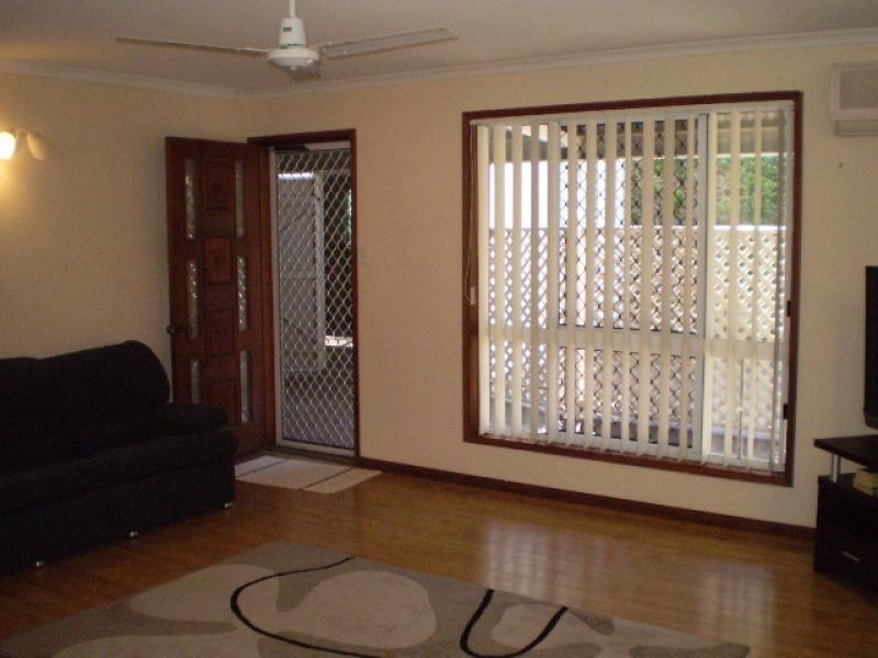 17 William Street, Urangan QLD 4655