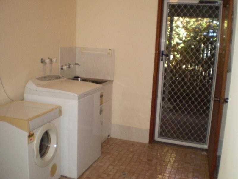 17 William Street, Urangan QLD 4655