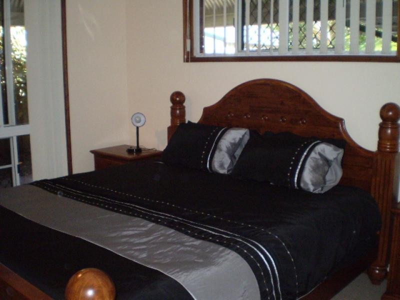 17 William Street, Urangan QLD 4655