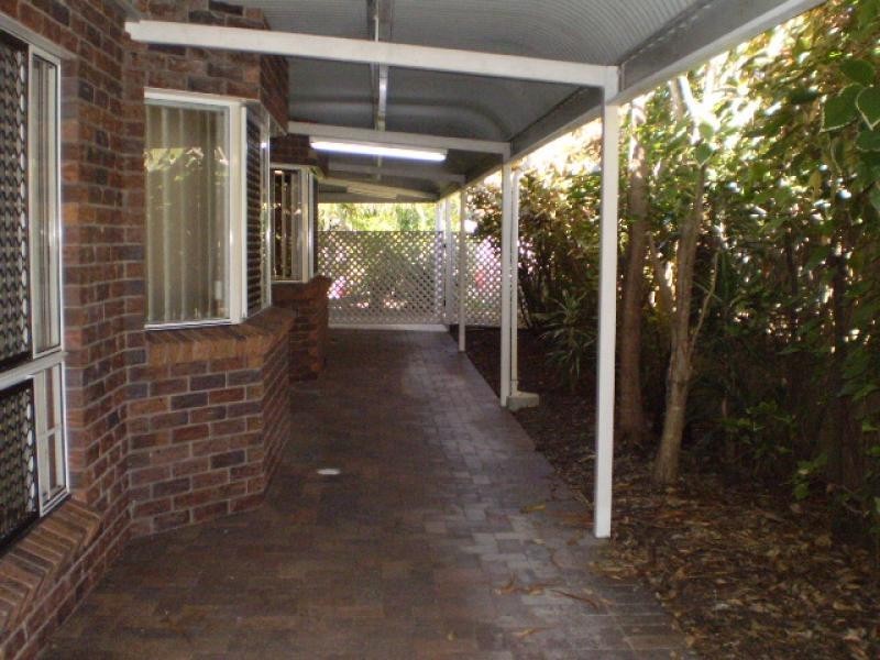 17 William Street, Urangan QLD 4655