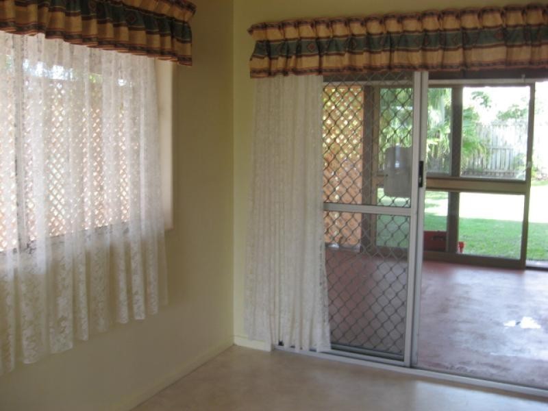 4 Hansen Street, Urangan QLD 4655