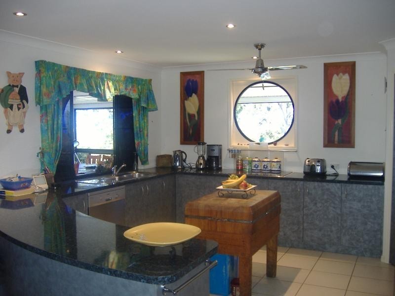 42 Foreshore Drive, Urangan QLD 4655