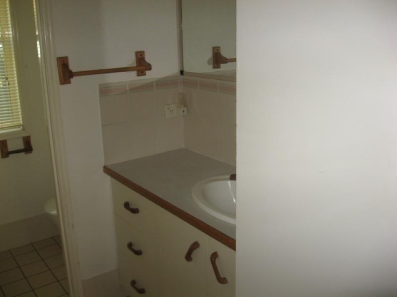 66 Limpus Street, Urangan QLD 4655