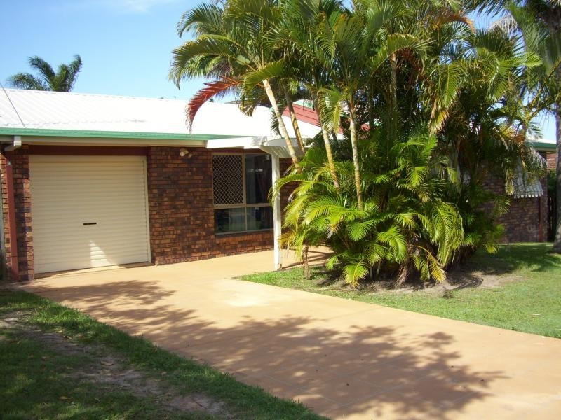8 Vanda Street, Urangan QLD 4655