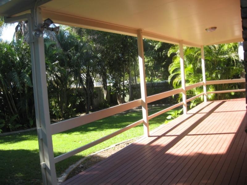 8 Vanda Street, Urangan QLD 4655