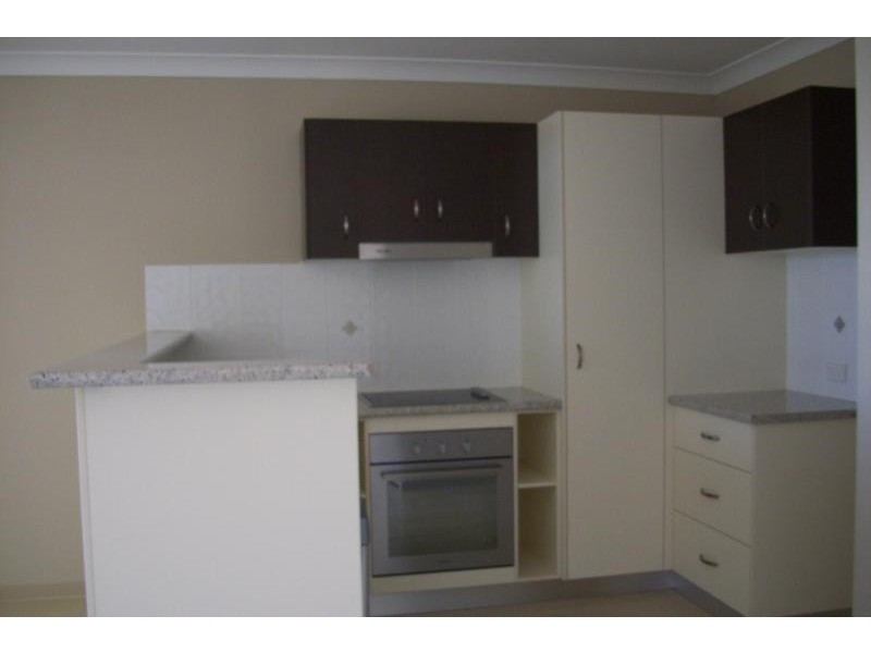 Unit 4/52 Shell Street, Urangan QLD 4655