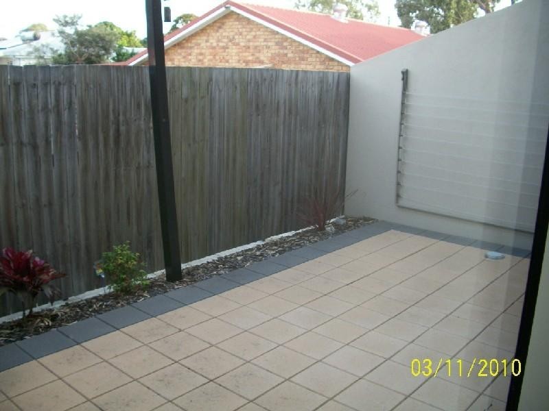 Unit 4/52 Shell Street, Urangan QLD 4655