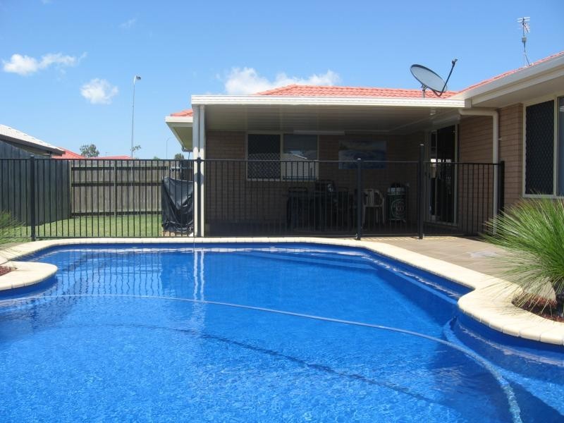6 Moonstone Drive, Urangan QLD 4655
